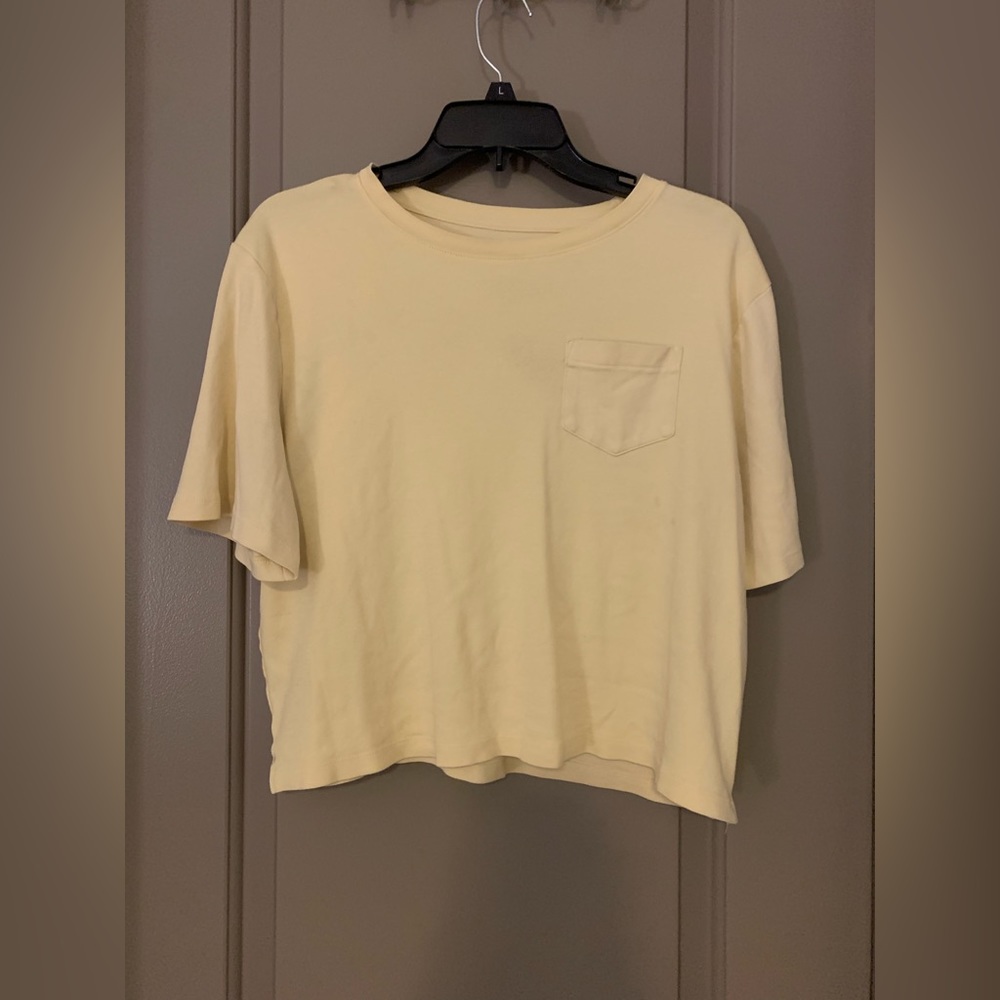 ⭐️BUNDLE⭐️ of 2 Crop Tops Size M